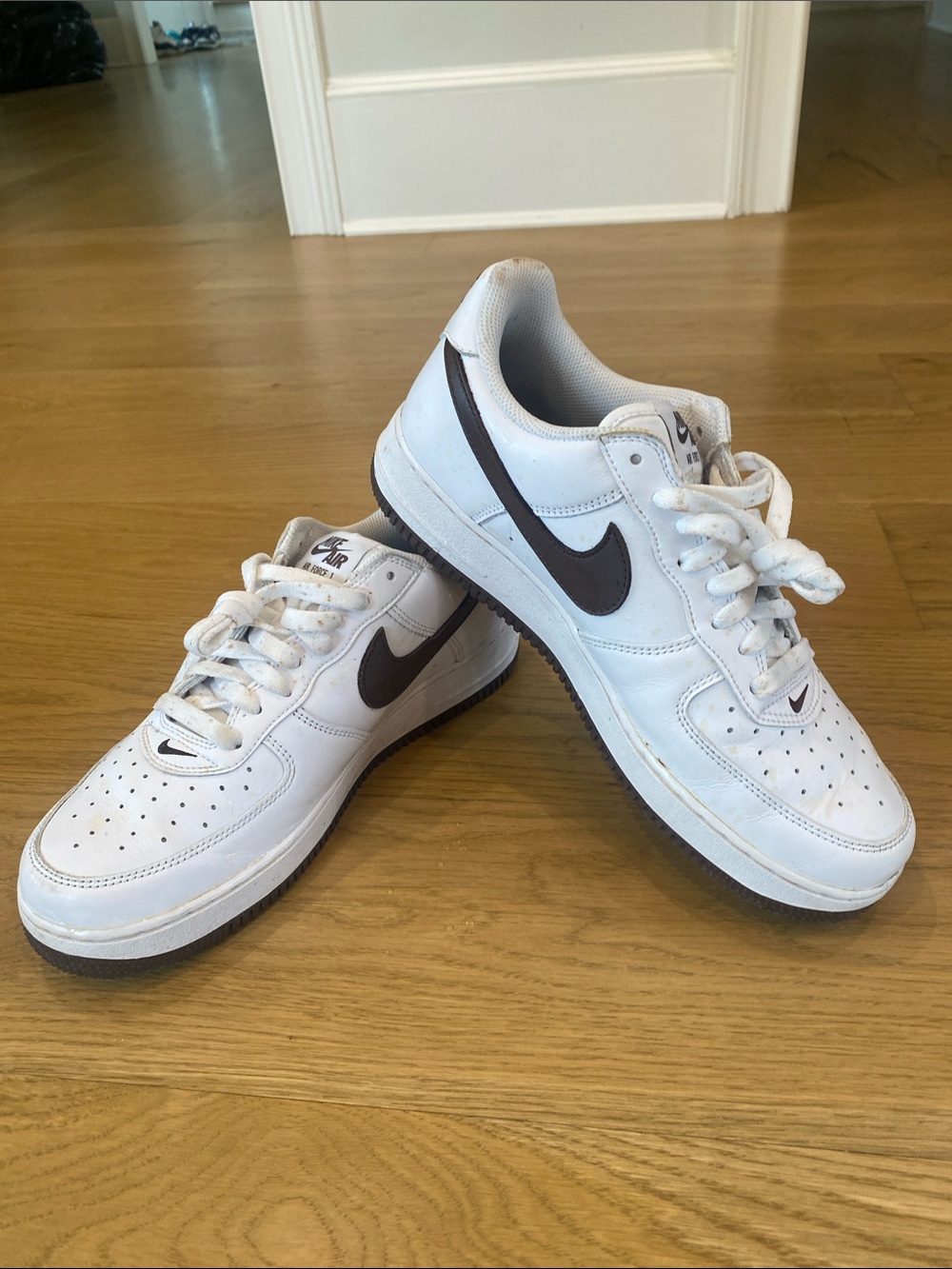 Nike White Low-Top Sneakers with Black Swoosh